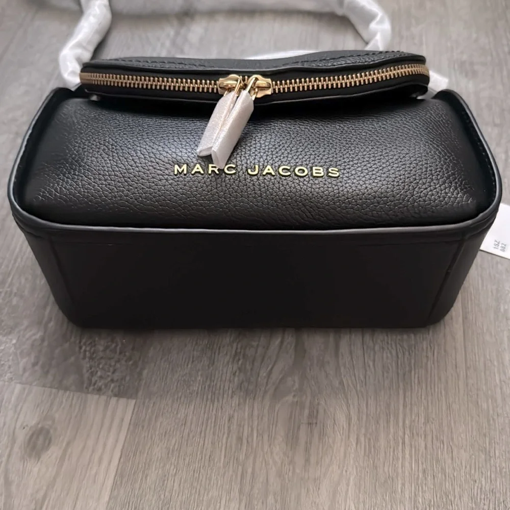 Marc Jacobs*Genuine Leather Crossbody - Black w/Goldtone Hardware 9”x9”x4” NWT! - Picture 7 of 16
